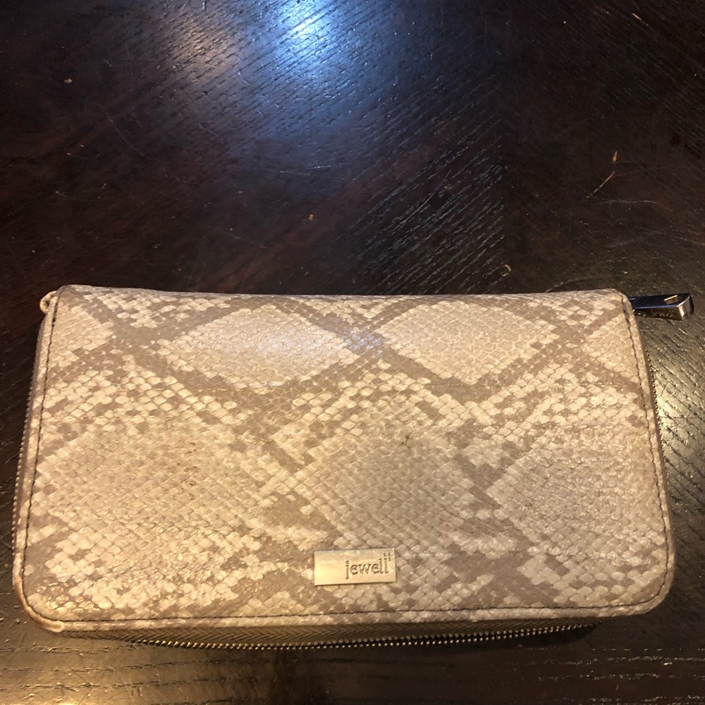 All About The Benjamin’s Thirty-one Wallet Snake